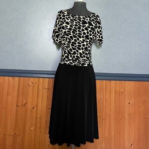 EUC En Focus giraffe print dress